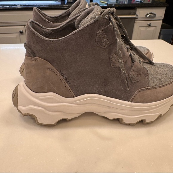 SOREL Women's Gray Kinetic Breakthru Caribou Sneaker Boot Size US 10  EU 41 NEW - Picture 3 of 11
